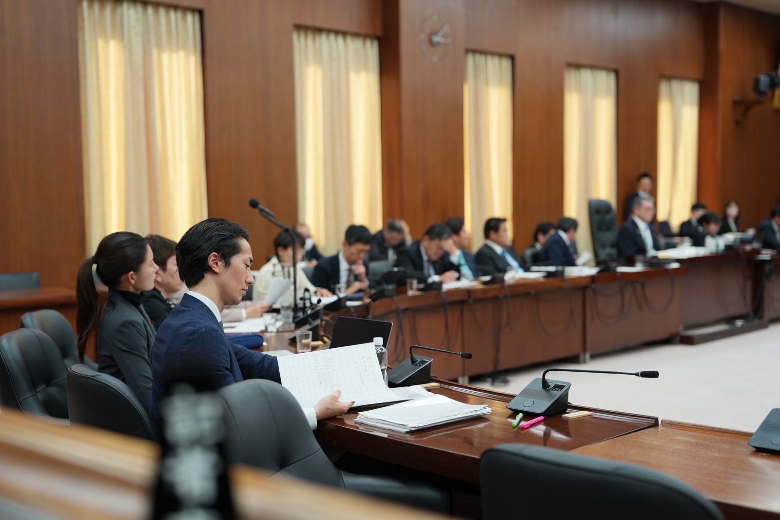 国土交通委員会に臨む須田英太郎